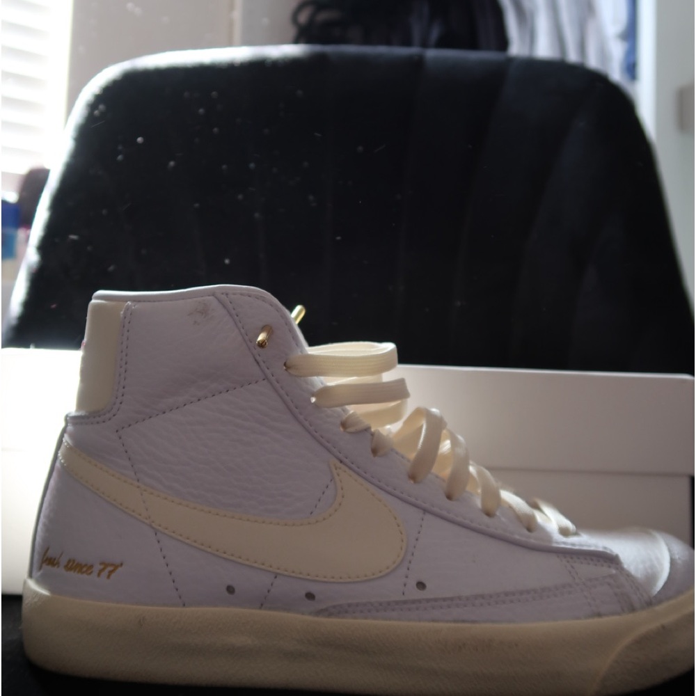 Blazer Mid 77’ VNTG EMB